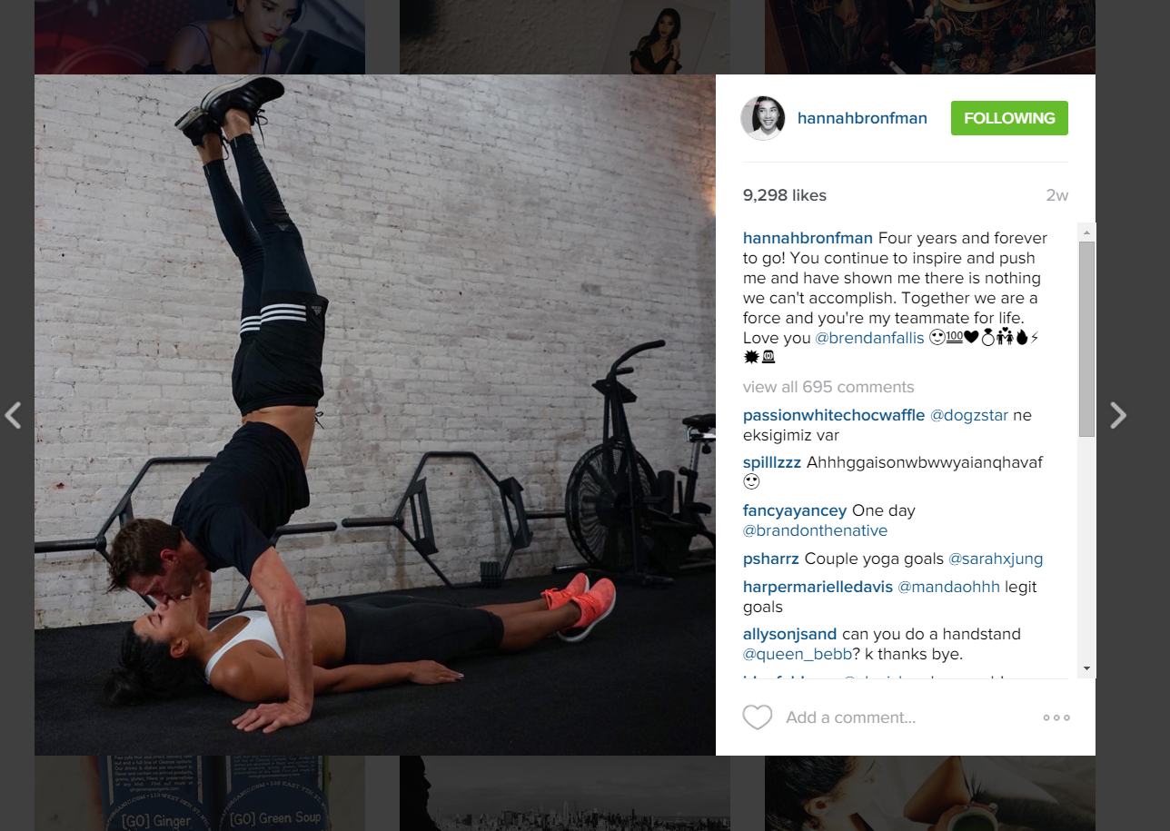 picture of couple kissing whilst exercising from hbfit Instagram